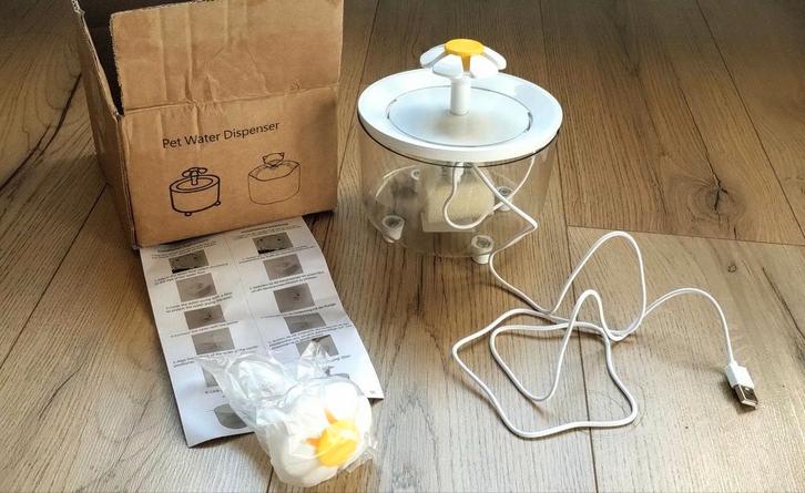 Fontaine à eau pour chat, Dieren en Toebehoren, Katten-accessoires, Zo goed als nieuw, Ophalen