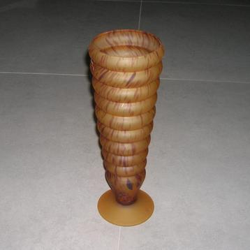 Mooie glazen vaas ( handgemaakt )      beschikbaar voor biedingen