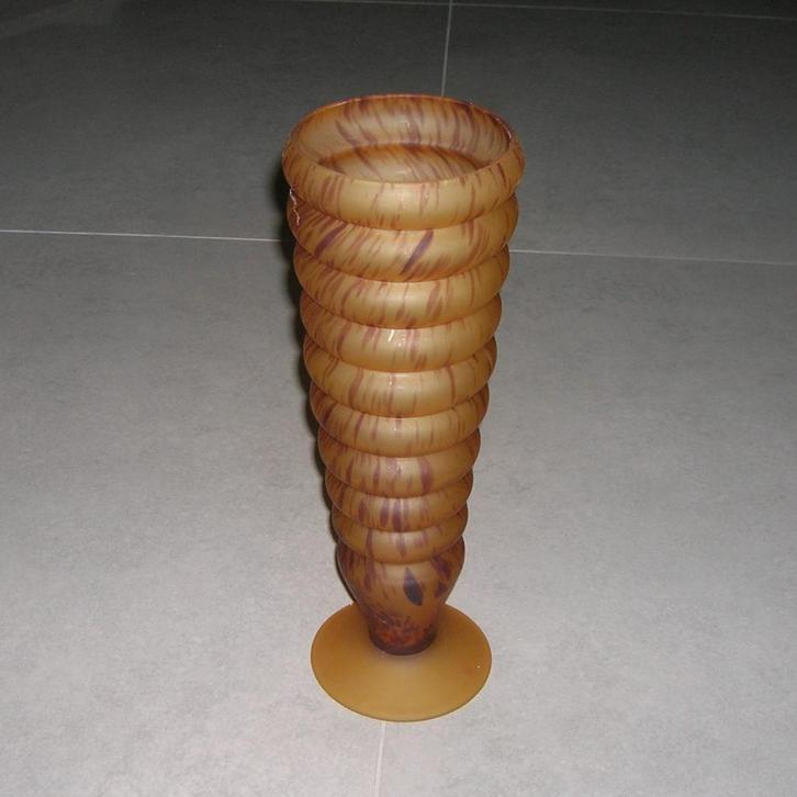 Mooie glazen vaas ( handgemaakt ), Huis en Inrichting, Woonaccessoires | Vazen, Zo goed als nieuw, Minder dan 50 cm, Glas, Ophalen of Verzenden