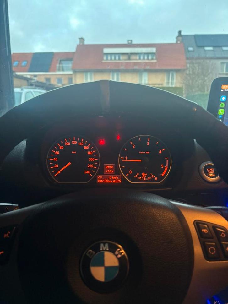 Bmw e87, Autos, BMW, Particulier, Série 1, Radio, Diesel, Euro 4, 5 portes, Boîte manuelle, Noir, Cuir, Propulsion arrière, Enlèvement