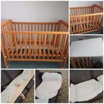 Houten babybed/matras/lakenovertrek/torenbed/schuin vlak..., Ophalen, Gebruikt, Ledikant