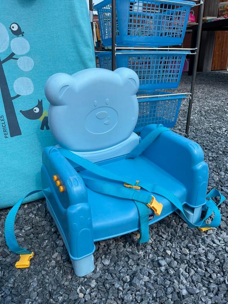 Verhoogstoeltje kleuter + bordje, Kinderen en Baby's, Kinderkamer | Tafels en Stoelen, Zo goed als nieuw, Ophalen