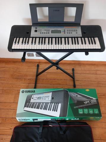 Piano à clavier Yamaha YPT-255 avec piet et sac de rangement, Musique & Instruments, Claviers, Enlèvement, Neuf, Yamaha, Avec pied