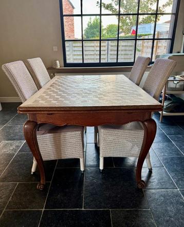 Verlengbare antieke eettafel beschikbaar voor biedingen