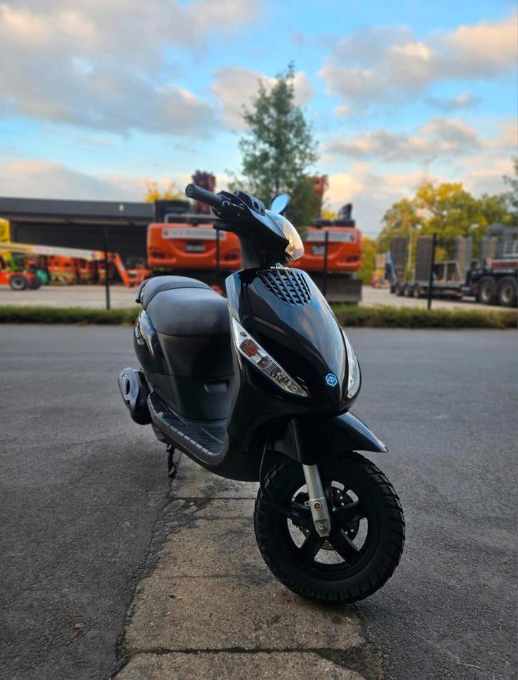 Piaggio Zip 50cc klasse A 4 takt 2013 - 10.574 km, Fietsen en Brommers, Scooters | Piaggio, Gebruikt, Zip, Klasse A (25 km/u)