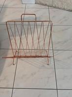 Design krantenrekje, mooie staat, Huis en Inrichting, Woonaccessoires | Krantenbakken en Lectuurbakken, Ophalen of Verzenden, Gebruikt