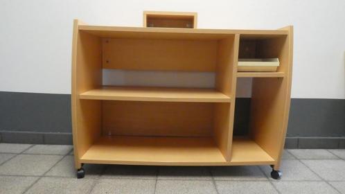 houten computertafel in goede staat op wieltjes, Huis en Inrichting, Kasten | Computermeubels, Gebruikt, 70 tot 120 cm, 70 tot 120 cm