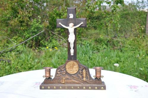 crucifix double bougeoirs bois et cuivre, Antiquités & Art, Antiquités | Objets religieux, Enlèvement ou Envoi