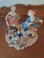 Set van 3 porseleinen beeldjes, Enlèvement