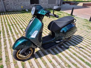 Vespa GTS 300 Racing Sixties Green beschikbaar voor biedingen
