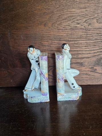 Prachtige porceleinen boekensteunen beschikbaar voor biedingen