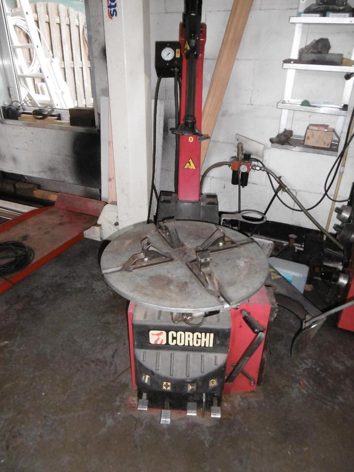 Machine à pneus et équilibreur Corghi, Autos : Divers, Outils de voiture, Utilisé, Enlèvement