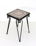 Vintage bijzettafeltje / Fifties tegeltafeltje, Antiek en Kunst, Antiek | Keramiek en Aardewerk, Ophalen of Verzenden