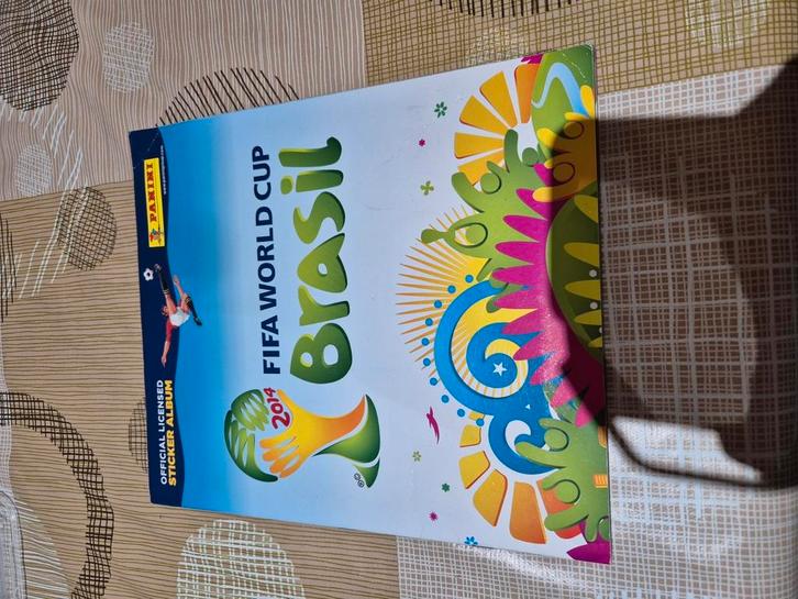 Volledig album geplakt in Brazilië 2014, Verzamelen, Sportartikelen en Voetbal, Ophalen of Verzenden