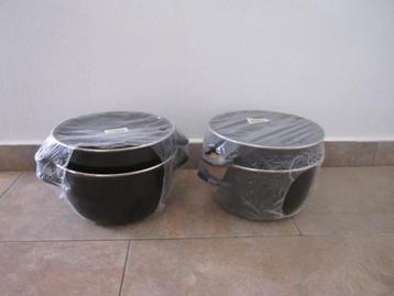 2 GRANDES CASSEROLES A MOULES 24 CM TOUS FEUX NEUVES beschikbaar voor biedingen