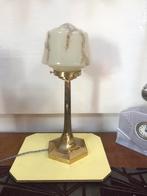Lampe en laiton et opaline, Maison & Meubles, Moins de 50 cm, Enlèvement ou Envoi, Art deco, Verre