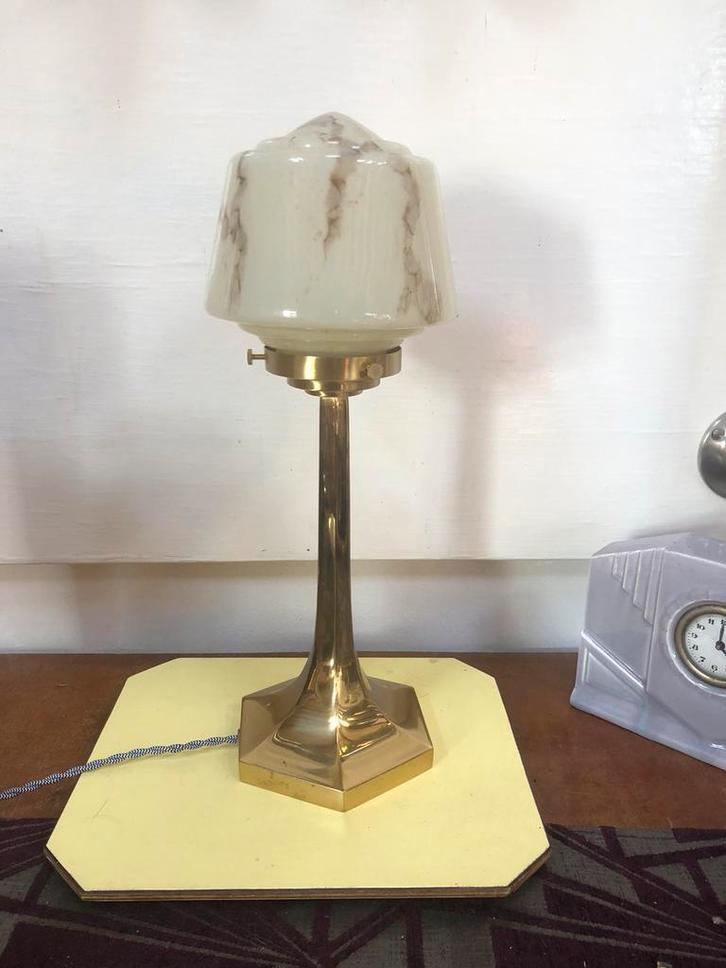 Lampe en laiton et opaline, Maison & Meubles, Lampes | Lampes de table, Utilisé, Moins de 50 cm, Verre, Métal, Enlèvement ou Envoi