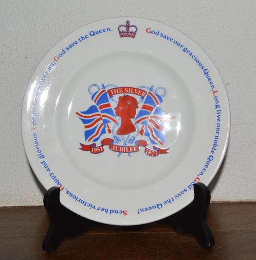 Plaque commémorative Reine Elizabeth 1977, Collections, Maisons royales & Noblesse, Comme neuf, Service, Enlèvement