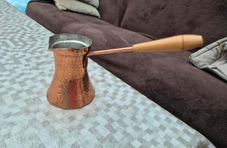 Vintage koperen Turkse koffie maker met houten handvat, Antiek en Kunst, Antiek | Brons en Koper, Ophalen of Verzenden