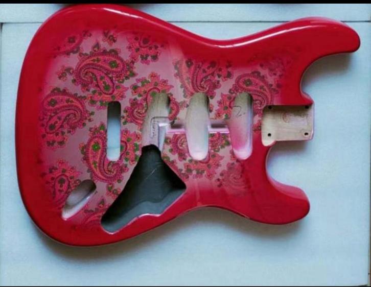 Stratocaster Paisley Red/Pink body” new!!, Muziek en Instrumenten, Instrumenten | Onderdelen, Verzenden