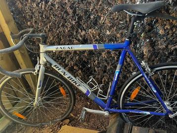 koersfiets beschikbaar voor biedingen