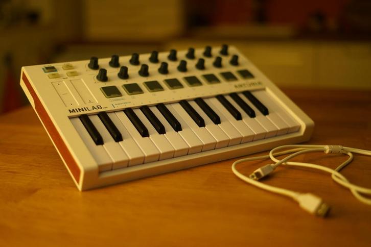 Minilab MkII - Arturia (câble inclus), Musique & Instruments, Équipement Midi, Comme neuf, Enlèvement