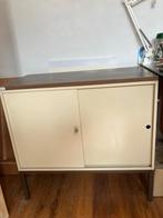 beige metalen kastje met schuifdeuren, Ophalen, Gebruikt