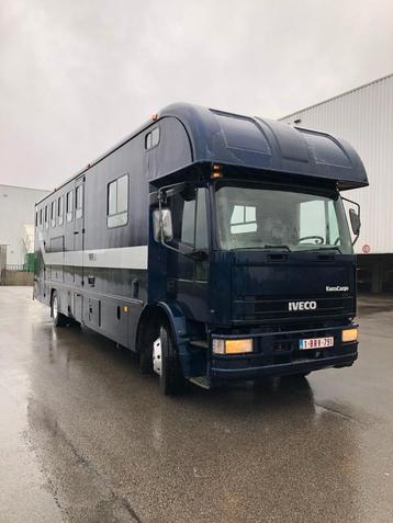 Vrachtwagen met mobilhome  beschikbaar voor biedingen