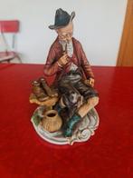 Porseleinen biscuit Beeld : dronken man op bank, Verzamelen, Ophalen of Verzenden, Zo goed als nieuw