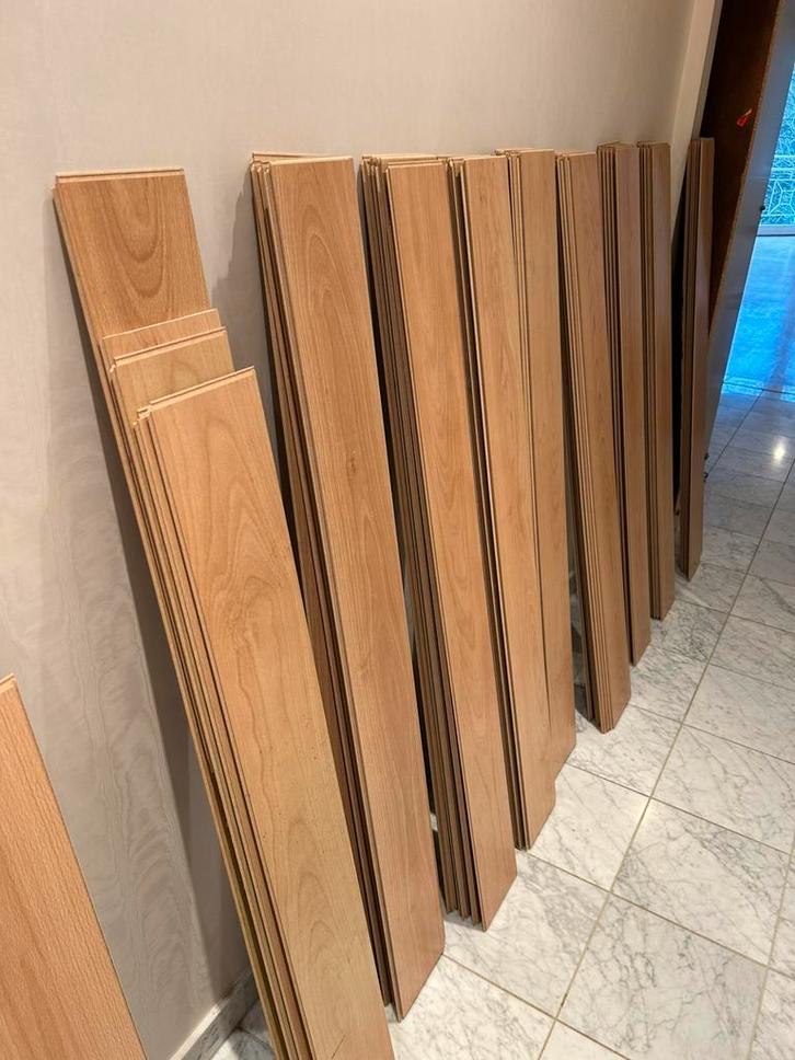 Laminé Quickstep gratuit 15m2, Bricolage & Construction, Planches & Dalles, Comme neuf, Aggloméré, Synthétique, 50 à 150 cm, 10 à 30 cm