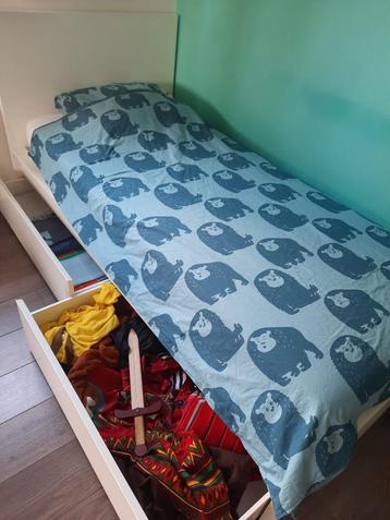 Bed met opbergschuiven, lattenbodem & matras