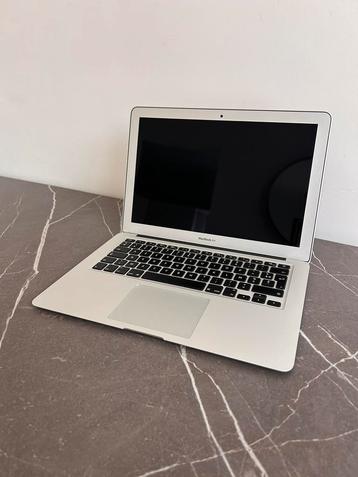 MacBook Air 13” - 128GB - i5 beschikbaar voor biedingen