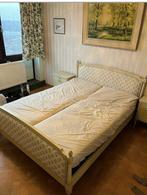 Lit 2 personnes avec 2 matelas une personne ( pas sommier ), Beige, Enlèvement, Utilisé, 200 cm