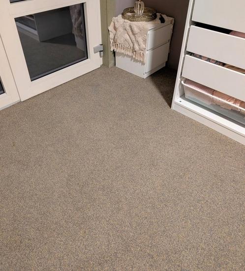 Vloerdekking / Tapijt • Taupe / Grijs • 7/4 meter, Huis en Inrichting, Stoffering | Vloerbedekking, Zo goed als nieuw, Tapijt
