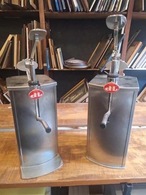 2 sauspompen / sausdispensers : Devos - Lemmens, Elektronische apparatuur, Thuistapinstallaties, Zo goed als nieuw, Ophalen