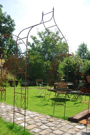 Boog, smeedijzeren tuinboog beschikbaar voor biedingen