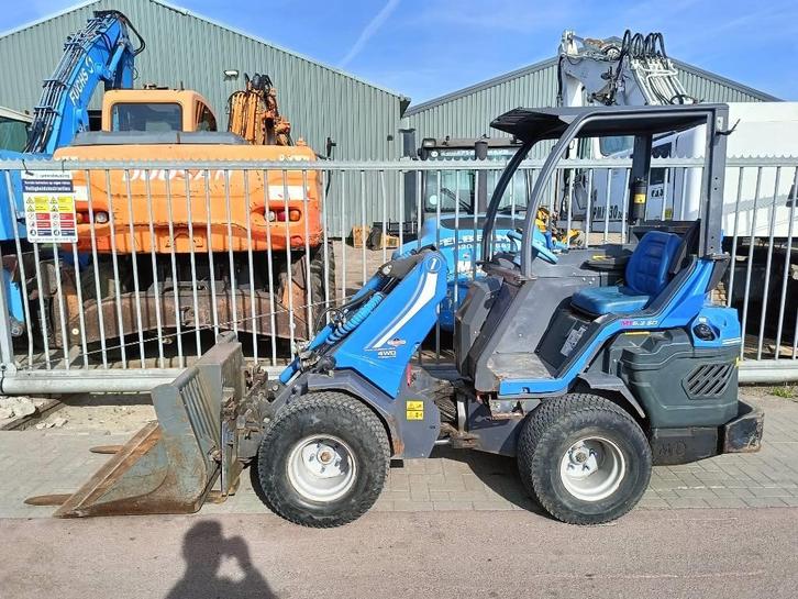 MultiOne 6.3 SD minishovel loader lader 4x4 uitschuifmast, Articles professionnels, Machines & Construction | Grues & Excavatrices