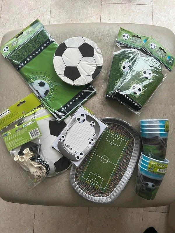 Feestpakket 'voetbal' - 54 stuks - 8 personen - NIEUW, Hobby en Vrije tijd, Feestartikelen, Nieuw, Feestartikel, Ophalen of Verzenden