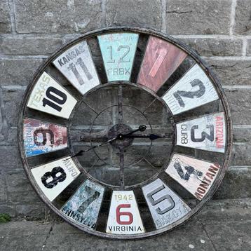 Grande horloge murale beschikbaar voor biedingen