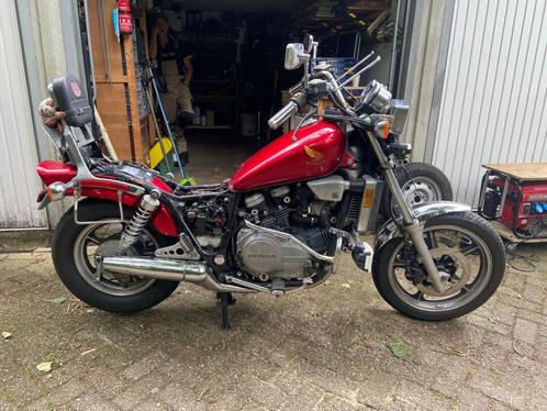 VF 700c Honda, Motoren, Motoren | Honda, Particulier, Chopper, meer dan 35 kW, 4 cilinders, Ophalen