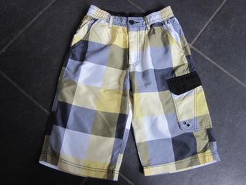 grijs-gele short beschikbaar voor biedingen
