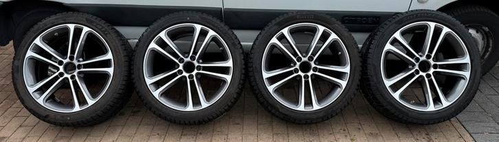 Mercedes winterset 225/45 R18, Auto-onderdelen, Banden en Velgen, Banden en Velgen, Winterbanden, 18 inch, 225 mm, Nieuw, Ophalen