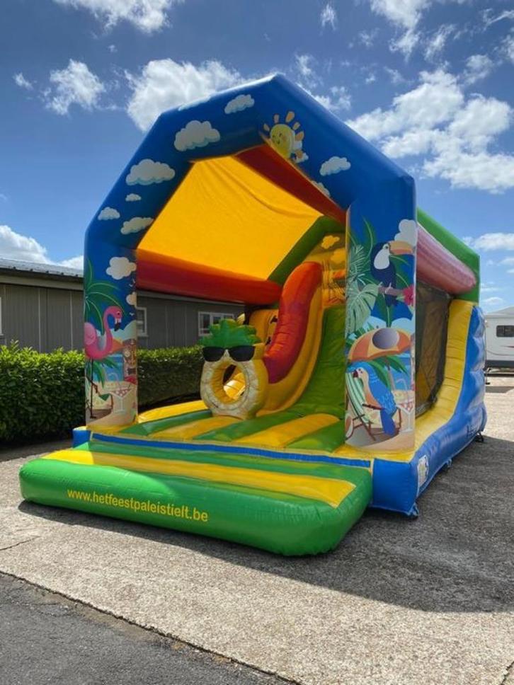 Verhuur springkasteel Tropical met een super grote glijbaan, Hobby en Vrije tijd, Feestartikelen | Verhuur, Verzenden