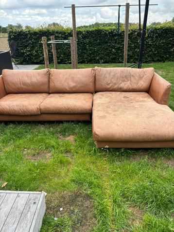 Lederen zegel in gebruikte staat beschikbaar voor biedingen