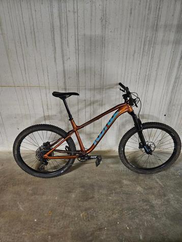 Kona Big Honzo Deluxe 2022 nieuwstaat, Fietsen en Brommers, Fietsen | Mountainbikes en ATB, Hardtail, Heren, Zo goed als nieuw