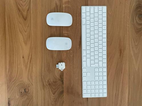 Apple accessoires: 1 QWERTY toetsenbord, 2 muizen en lader, Informatique & Logiciels, Ordinateurs & Logiciels Autre, Comme neuf