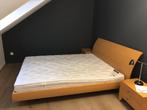 Lit en Hêtre + 2 tables de chevet + matelas Dunlopillo, Enlèvement, Comme neuf, Queen size, Moderne