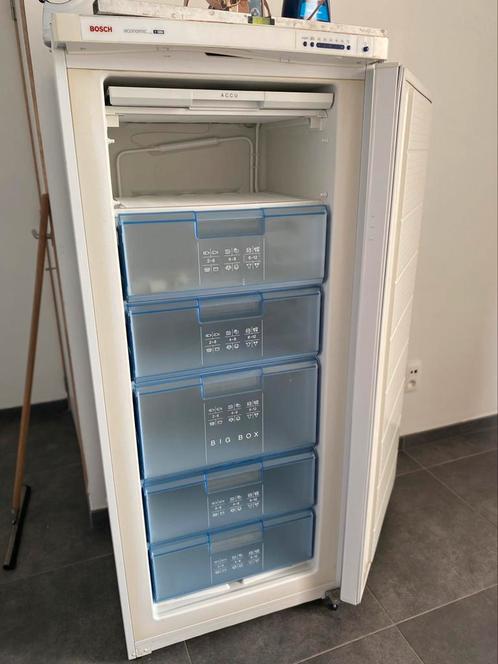 Grote Bosch diepvriezer met 6 vakken – goede staat., Elektronische apparatuur, Vriezers en Diepvrieskisten, Zo goed als nieuw