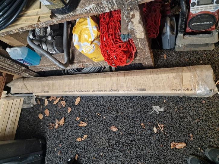 Voorzetrolluik elektrisch nieuw, Doe-het-zelf en Bouw, Rolluiken, Zo goed als nieuw, Grijs, Ophalen