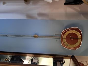 Vintage slingerklok beschikbaar voor biedingen